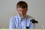 Lækage. Skattesagskommissionens formand, Lars E. Andersen må konstatere, at en lind strøm af fortrolige papirer tilflyder pressen. 