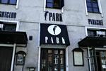 Parkcafé. Den gamle café på Østerbrogade er fortid. En asiatisk fastfood-kæde er rykket ind efter 'nænsomt' at have renoveret stedet. Der er plads til 120 spisende gæster på det nyåbnede 'Kebabish'. 