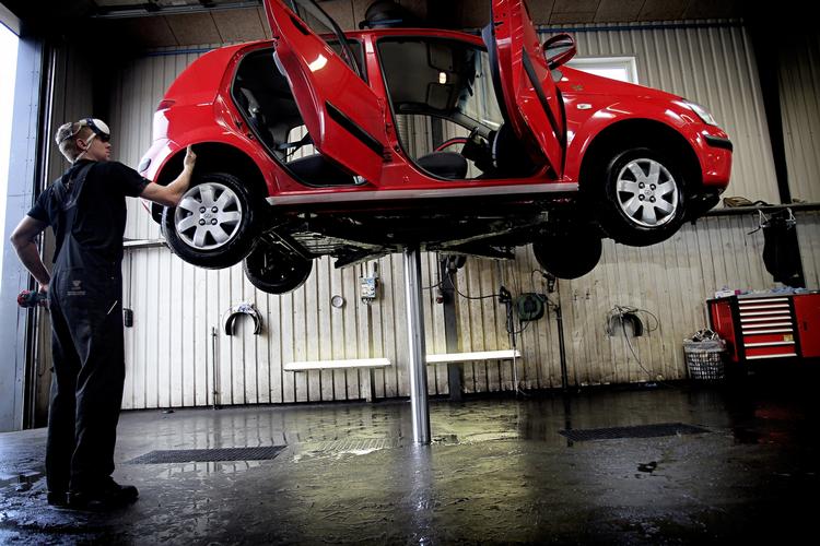 Tæring. Mange nye, små biler er dårligt beskyttet mod rust. Det kan give skader efter få år. Bilen på billedet er en Hyundai Getz, som ikke er med i FDM's undersøgelse. 