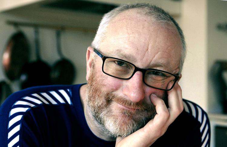 Castinggebyr. Zentropas direktør kunne godt finde på at indføre fast gebyr for at komme til filmcasting. 