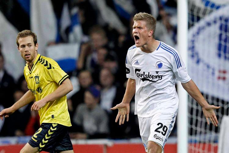 skudstyrke. FC København skal have gang i målscorer Andreas Cornelius (th) i aftenens opgør på udebane mod Stuttgart. 