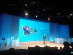 PC-DØD. Steven Sinofsky fra Microsoft ifærd med at introducere den nye Windows 8 til verden, omgivet af tablets og nye Windows 8-pc'er med touch-skærm. 