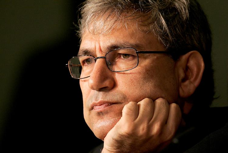 udskældt. Dagens motager af Sonning-prisen, Orhan Pamuk, er kontroversiel i hjemlandet Tyrkiet pga. hans udtalelser om Tyrkiets behandling af kurdere og armenere. Han modtog Nobelprisen i 2006. 