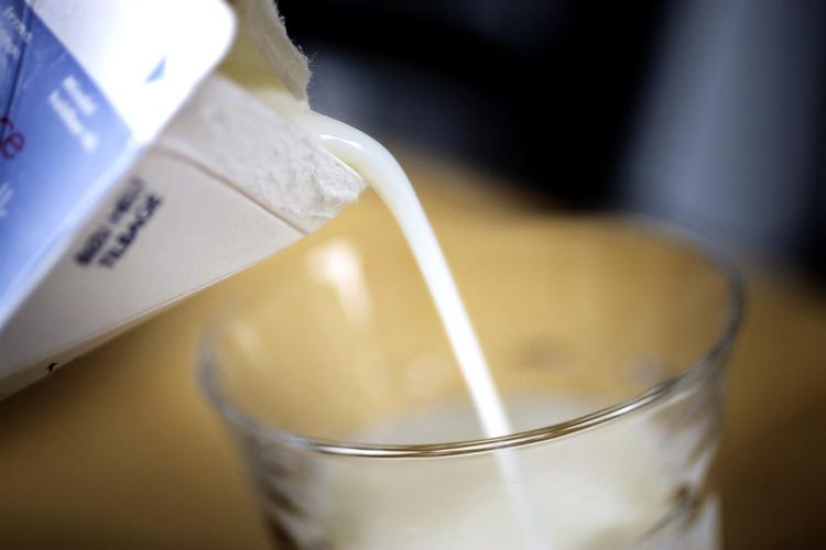 Dyrere. De stigende priser på mælkefedt kommer ikke til at gå ubemærket hen hos forbrugerne. 