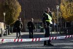 EVAKUERING. Hele Handelsskolen i Aarhus blev evakueret, da en bombetrusseldumpede ind. 