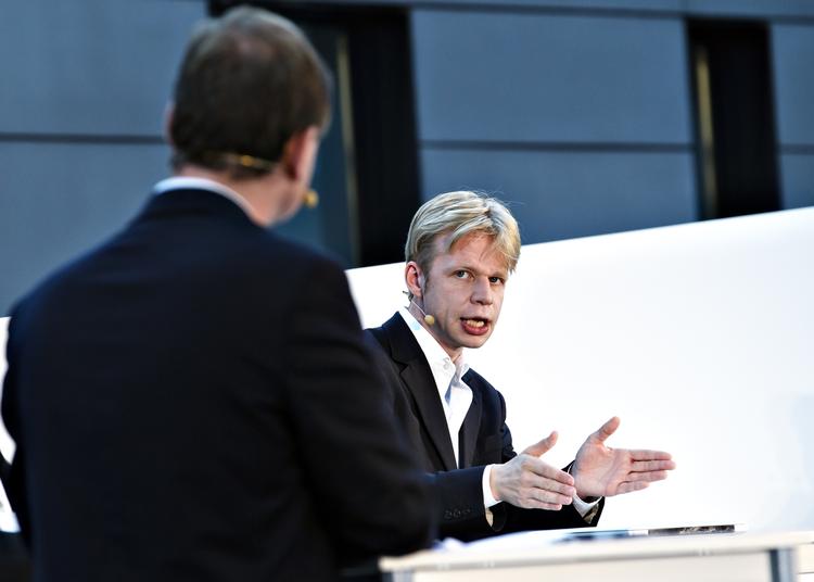 DEBATKULTUR. Clement Kjersgaards forsøg på at tvinge politikere til at melde klart ud er et oplagt modtræk til den gradvise underminering af sandheden i politisk kommunikation. 