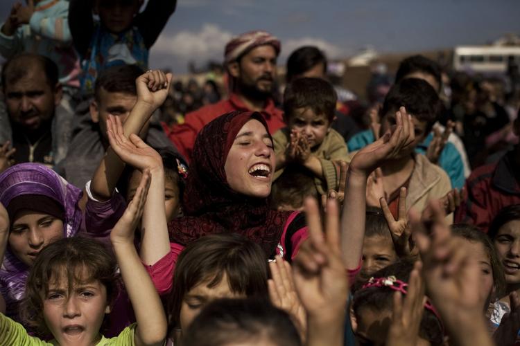 forgæves. Syriske flygtninge i Idlib-provinsen fotograferet i går, som skulle have været våbenhviledag. 'Freden' blev imidlertid brudt efter blot få timer. 