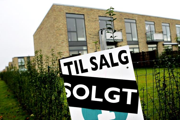 Stigning. Det er blevet ekstra dyrt at låne til boligen med rentetilpasningslån, afdragsfrihed, eller hvis man har lånt en stor andel af de 80 procent af boligens værdi, det er muligt at finansiere med realkredit. 