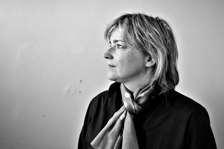 sydstatskrimi. Karin Slaughter skriver med en syrlig sydstatsstil typisk for disse stater med racistiske minder. 