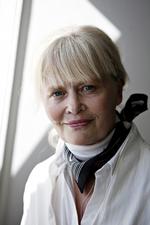 velsignelse. Det tager tid at komme ind i Vibeke Grønfeldts langsomme og lavmælte prosa. 