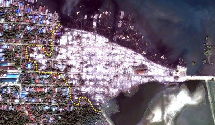 SATELLITFOTO. Ifølge Human Rights Watch viser dette billede, hvordan flere end 800 bygninger og huse blev sat i brand den 24. oktober i forbindelse med de igangværende etniske uroligheder i Myanmar, der har kostet mindst 64 mennesker livet. 