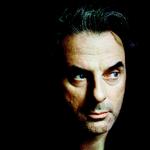 krimikonge. Som litteraturstuderende skrev Grangé speciale om Gustave Flaubert, men som forfatter er han sin genres Victor Hugo. 