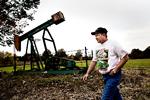 DRØMMEN. Lloyd Burt håber som tusindvis af borgere i USA, at der kan pumpes naturgas op fra hans private baghave. Foto: Jacob Ehrbahn 