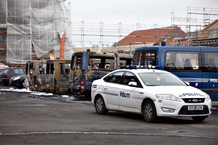 Tiltale. Fem etniske danskere er nu tiltalt for flere terrorbrande i København i 2010 og 2011. 