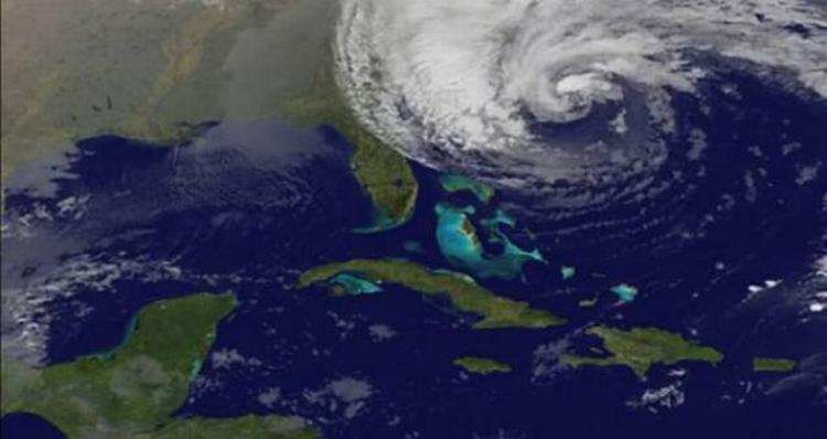 BLÆST. Orkanen Sandy (bill.) forventes at gå land i New York-området her til aften, hvilket har fået Google til at aflyse deres presse-event samme sted. (Foto: Nasa.gov) 
