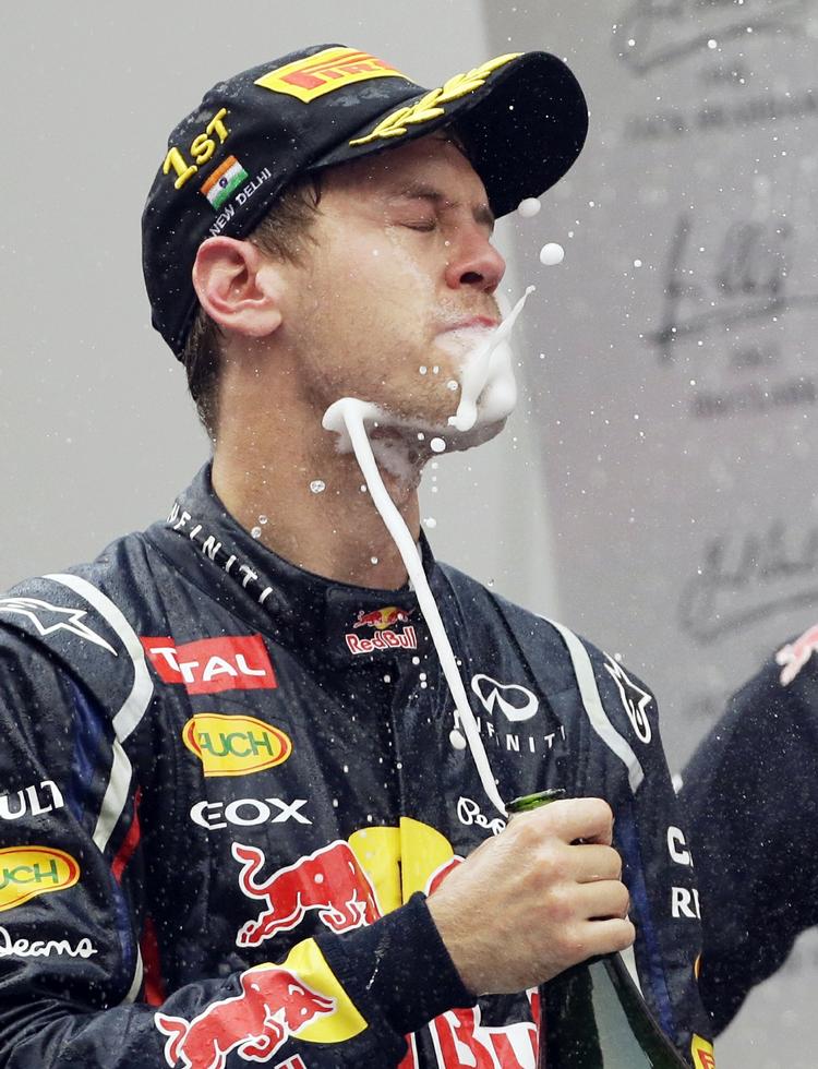 VINDEREN. Champagnen havnede alle andre steder end i munden, da Sebastian Vettel sikrede sig endnu en Formel 1-sejr. 