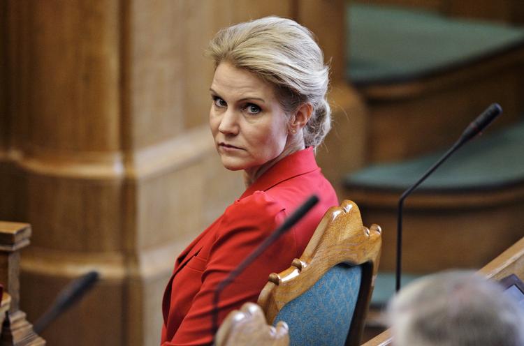 budgetforhandlinger. Statsminister Helle Thorning-Schmidt (S) kommer selv til at forhandle en dansk EU-rabat hjem på et topmøde. 