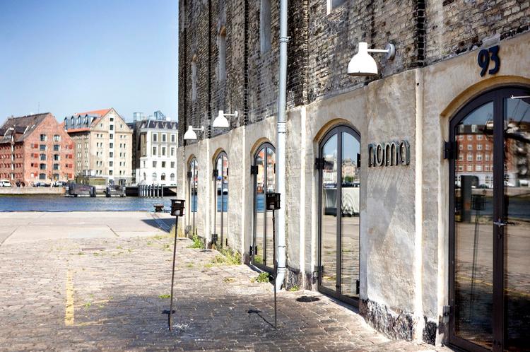 Populært. Det lykkes kun ca. 20.000 personer at få bord på Noma hvert år. Over en million mennesker prøver. 