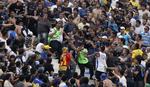Vold. På stadion gik Boca-fans bl.a. til angreb på sikkerhedsvagter. 