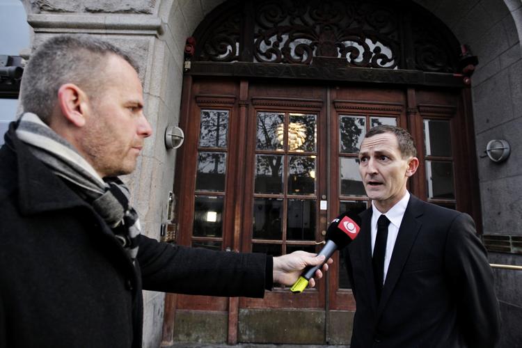 TERRORSAG. Anklager Bo Bjerregaard interviewes uden for Københavns Byret, hvor fem unge venstreradikale står tiltalt for en stribe brandattentater. 