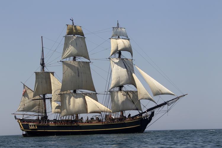 Havsnød. 'HMS Bounty' befandt sig 144 kilometer sydøst for Hatteras i delstaten North Carolina, da skibet kom i problemer. 