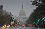 rusketur. Knap en kvart million mennesker stod ved midnatstid uden strøm i Washington - mange færre end frygtet. 