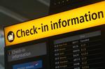 aflysning. Afgange til New York er aflyst ifølge denne informationstavle i lufthavnen London Heathrow.nd threatening a dangerous mix of high winds, soaking rain and a surging wall of water up to 11 feet tall. Sandy strengthened before dawn and stayed on a predicted path toward Washington, Baltimore, Philadelphia and New York — putting it on a collision course with two other weather systems that would create a superstorm with the potential for havoc over 800 miles from the East Coast to the Great Lakes. About 2 to 3 feet of snow were even forecast for mountainous parts of West Virginia. (AP Photo/ Steve Parsons, PA) UNITED KINGDOM OUT  NO SALES  NO ARCHIVE 