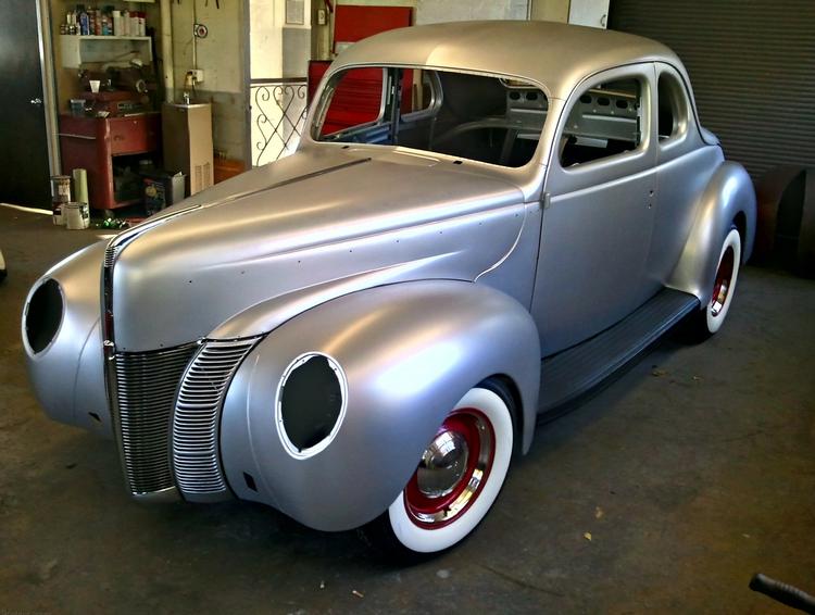 Retro. Denne Ford fra 1940'erne kan nu fås i fabriksny udgave. I hvert fald selve karrosseriet. 