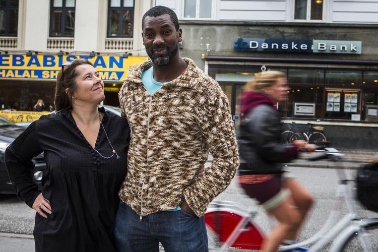 FARVEL. Betina Harrison og David-Rae Antonio Harrison er nogle af de 30.000 kunder, der har forladt Danske Bank. Men banken siger, at den også har fået nye kunder. 