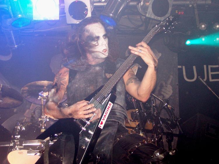 anklaget. Frontfiguren i Behemoth, Adam Darski, skal for retten igen, efter at han rev en bibel itu under en koncert for fem år siden. Bandet har gæstet Danmark ved flere lejligheder. 