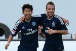 Offensive. Sydkoreaneren Son Heung-Min og Rafael van der Vaart (t.h.) spiller en vigtig rolle i HSV's stræben efter en plads i enten Europa- eller Champions League. 