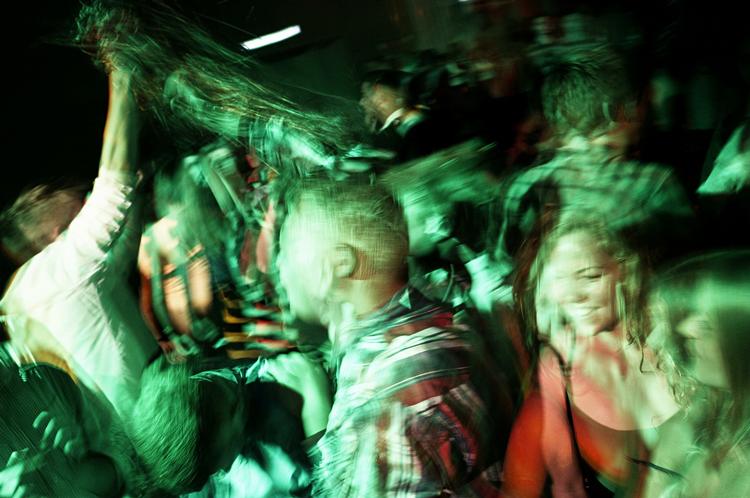 Druk. Sundhedsstyrelsen og Lægeforeningen har anbefalet et udskænkningsforbud, så unge under 18 ikke kan købe alkohol til gymnasiefester. 
