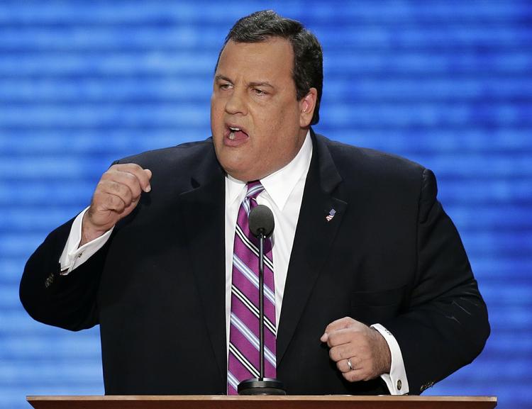 Ros. Republikaneren Chris Christie holdt for to måneder siden hovedtalen ved sit partis kongres i Florida, hvor Mitt Romney blev nomineret som partiets præsidentkandidat. I dag roser han præsidenten for hans stormindsats. 