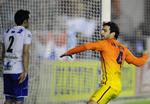 pokalkamp. Cesc Fabregas (th) var blandt Barcelonas målscorere, da catalanerne tirsdag stillede til kamp mod CD Alaves i friske farver, der var svære at stille skarpt på. 