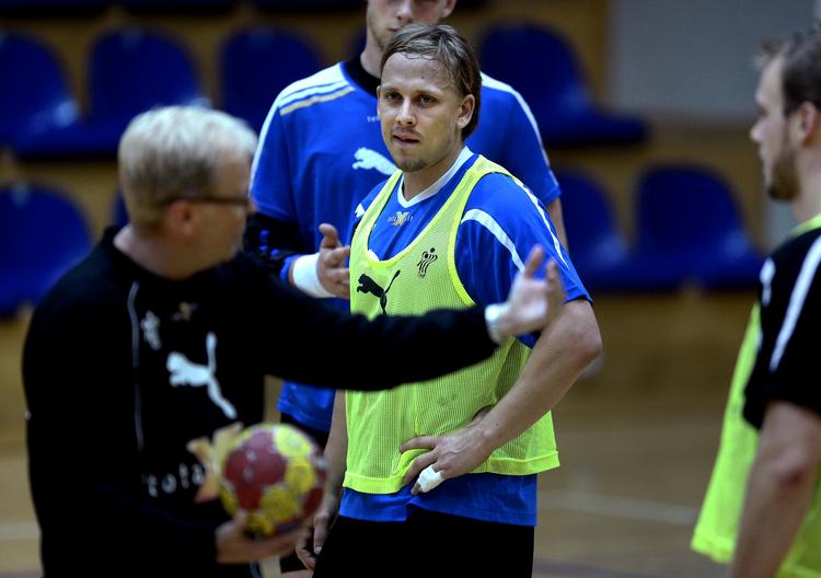 Playmaker. Morten Olsen (i midten.) er 28 år og i gang med sin tredje sæson i Bundesligaen efter skiftet fra BSV i 2010. 