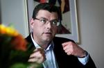 ebøger. Forlagene og bibliotekerne skal tilbage til forhandlingsbordet så hurtigt som muligt, mener socialdemokraternes kulturordfører Mogens Jensen. 