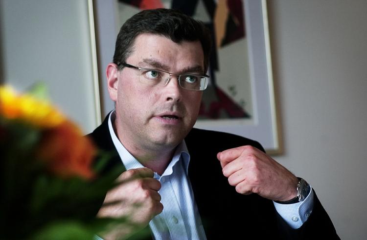 ebøger. Forlagene og bibliotekerne skal tilbage til forhandlingsbordet så hurtigt som muligt, mener socialdemokraternes kulturordfører Mogens Jensen. 