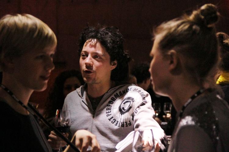 Debat. Galla-gæsterne var dybt optaget af at få snakket deres oplevelse af åbningsfilmen 'The Act of Killing' igennem. Men andre højdepunkter fra den jubilerende festival dukkede også op. 