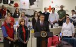 Sandy. Barack Obama dedikerer en dag mere til orkanen Sandy, mens Mitt Romney er tilbage på kampagnesporet. 