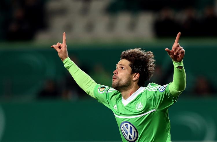 TROLDMAND. Brasilianske Diego scorede det første mål for Wolfsburg, der havde Simon Kjær med i hele aftenens pokalopgør mod Frankfurt. 