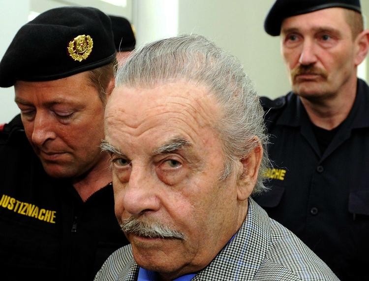 Gys. Det burde ikke være muligt at forvandle skrækhistorien om Josef Fritzl til en ligegyldig bog, men det er sket med romanen 'Claustria'. 