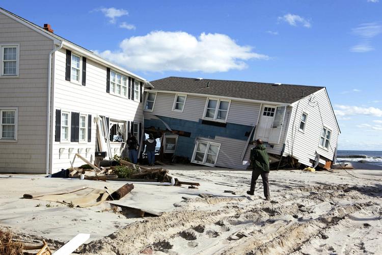 Der kigges nærmere på skaderne på Long Beach Island, New Jersey. 