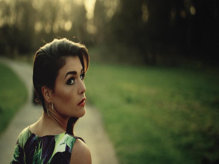 Stemmen. Jessie Ware lægger med en kælen stemme og bastung produktion sine sange et sted mellem Sade og Soul II Soul. 