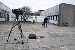 Klar. Det er ikke et synderligt eksotisk sted, skattesagskommisionen udfører sit arbejde i Gladsaxe. Til gengæld kan man håbe på, at der kommer nogle hemmeligheder på bordet indenfor. 