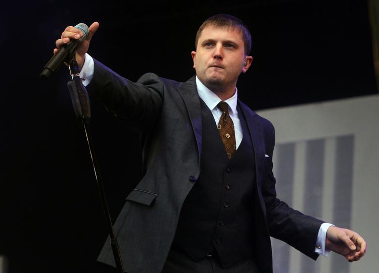 rapper. Plan B er observant som en ny tids The Streets, bare engageret i andres liv frem for sit eget. 