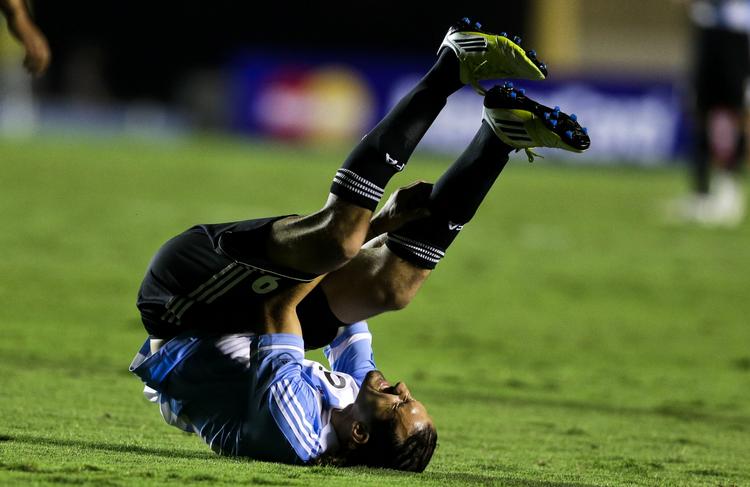 væltepeter.  Palmeiras' argentinske angriber Hernan Barcos scorede med hånden, men fik scoringen underkendt efter brug af tv-billeder. Og det er ulovligt, så nu kan et fejlagtigt scoret mål måske komme til at stå ved magt. 