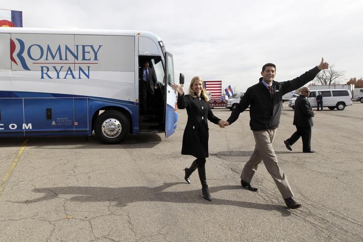 Den republikanske vicepræsidentkandidat Paul Ryan og hans kone Janna på vej til endnu et vælgermøde - denne gang i Colorado. 