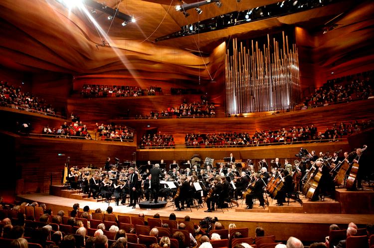 Trækplaster. DR Koncerthuset er blandt de steder, der oplever markant øget tilgang. Koncerthuschef Leif  Lønsmann kan konstatere, at de, der var børn, da Beatles kom til Danmark, og  »ikke rørte ved klassisk musik i 30 år«, nu er salens mest trofaste publikum. 