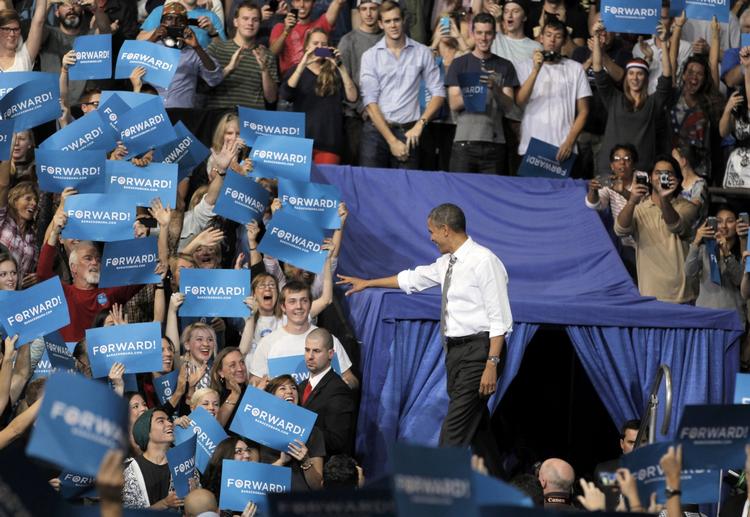 Præsident Barack Obama hilser på tilhængere på et valgmøde i Boulder, Colorado. 