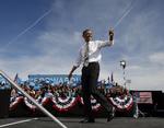 Præsident Barack Obama vinker til sine tilhængere ved et valgmøde i Cheyenne Sports Complex i Las Vegas, Nevada. 
